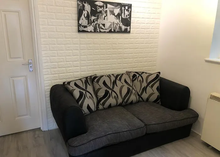 Double Room With Private Bathroom In A 2-Bedrooms House